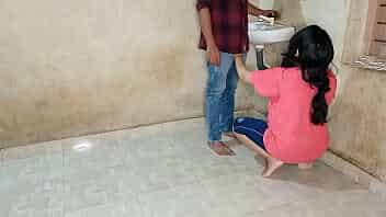 जवान प्लंबर से भाभी ने अपनी चूत की प्यास बुझाई ! XXX Plumber Sex हिंदी आवाज में video